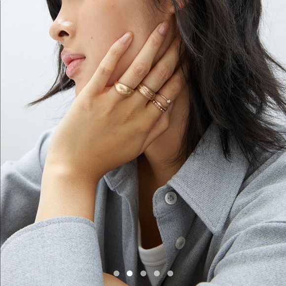 H&M SET OF 5 RINGS in MATTE GOLD NEW - Picture 3 of 7